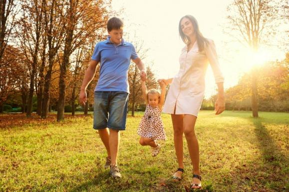 Famille heureuse suite à adoption