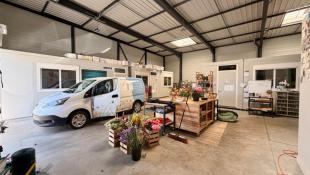 Local d'activité polyvalent de 255 m²