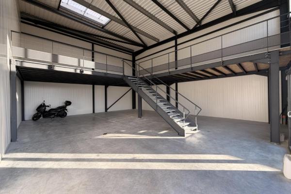 Local d'activité artisanal neuf de 209 m² à Theix proche Vannes