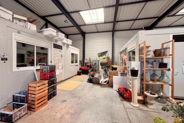 Local d'activité polyvalent de 255 m² à Plescop