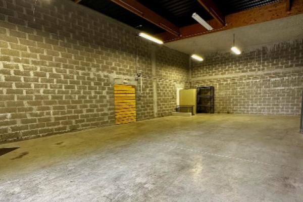 Local commercial / artisanal à Ploeren