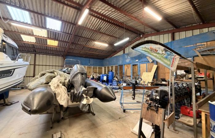 Bâtiment d'environ 1850m2 comprenant stockage, ateliers, bureaux, magasin