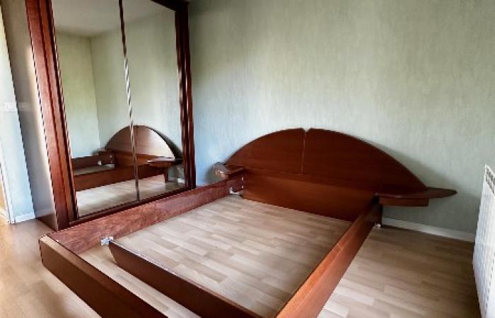 Appartement à Vannes avec une terrasse, un garage et d'une place de parking.